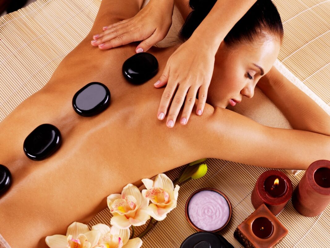 Massage toàn thân, bấm huyệt 120 Phút (Thảo dược + Đá nóng lưng + Đá nóng chân)