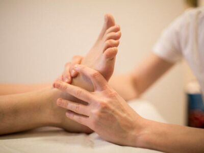 Massage chân 120 Phút (Thảo dược + Đá nóng chân)