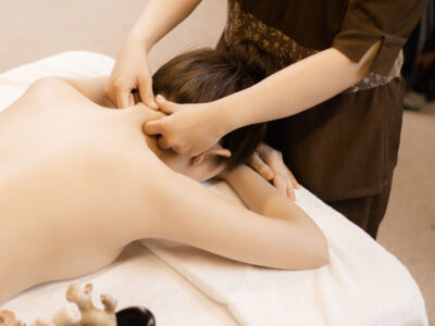 Massage Lưng + Cổ Vai Gáy 30 Phút